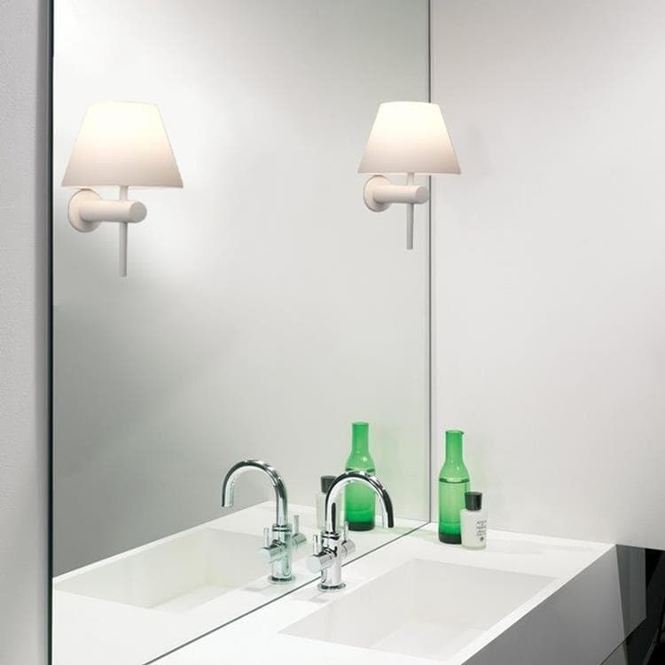 Applique montante salle de bain métal et verre opalin H19cm ROMA blanc mat