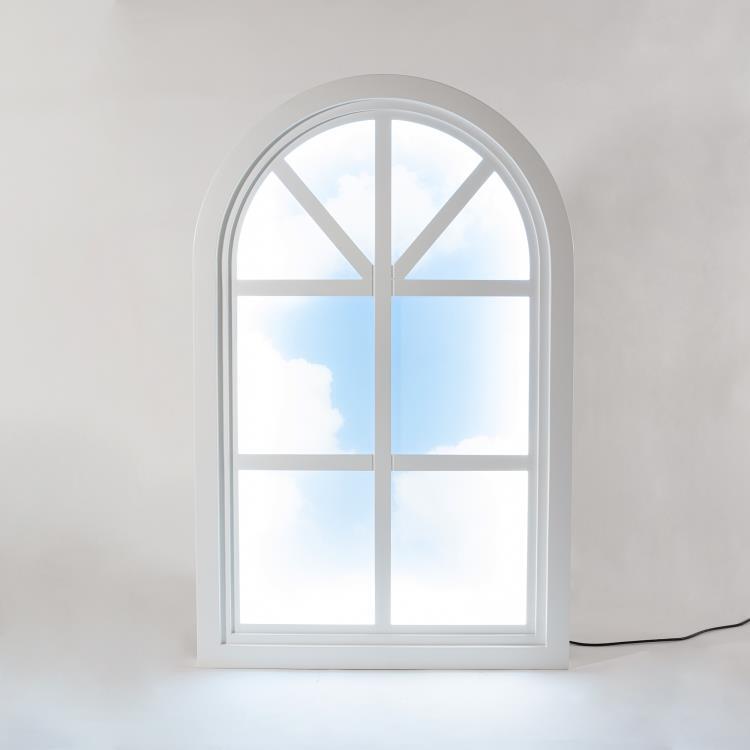 Lampe de sol bois et acrylique arrondie WINDOW LAMP Blanc et bleu clair