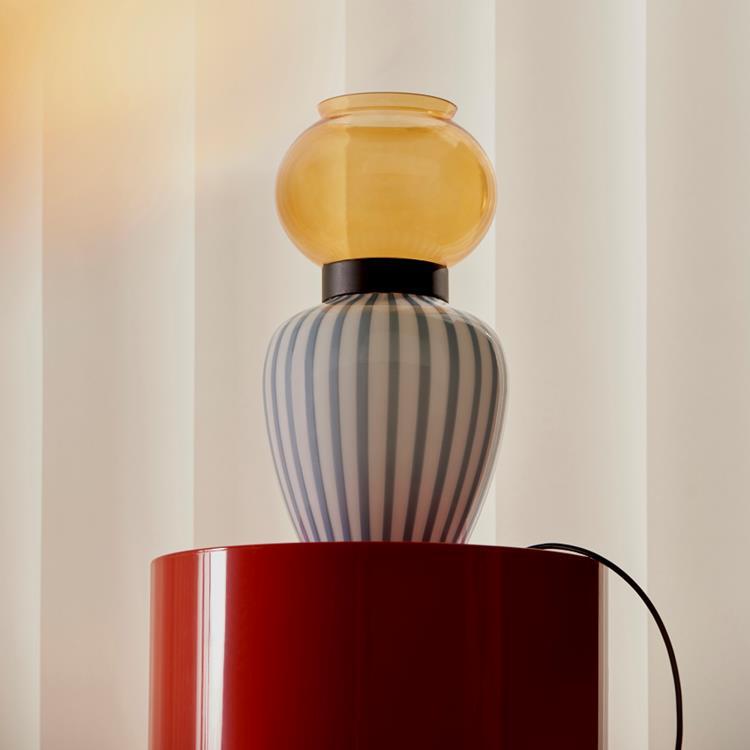 Lampe à poser LED dimmable Verre soufflé H33cm LAYLA Noir mat / Verre ambre et bleu
