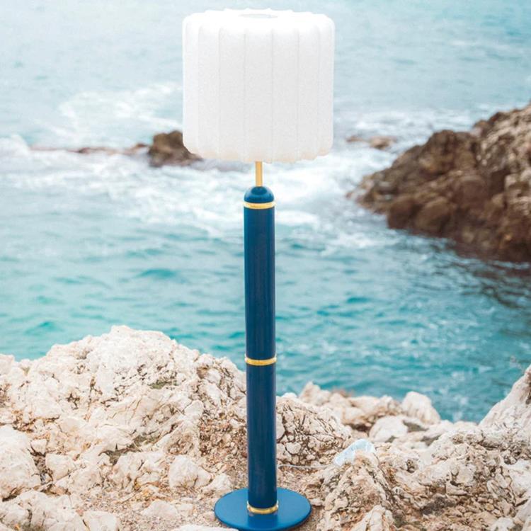 Lampadaire Métal/Polymère H170cm GUIMAUVE Bleu nuit / Abat-jour cannelé