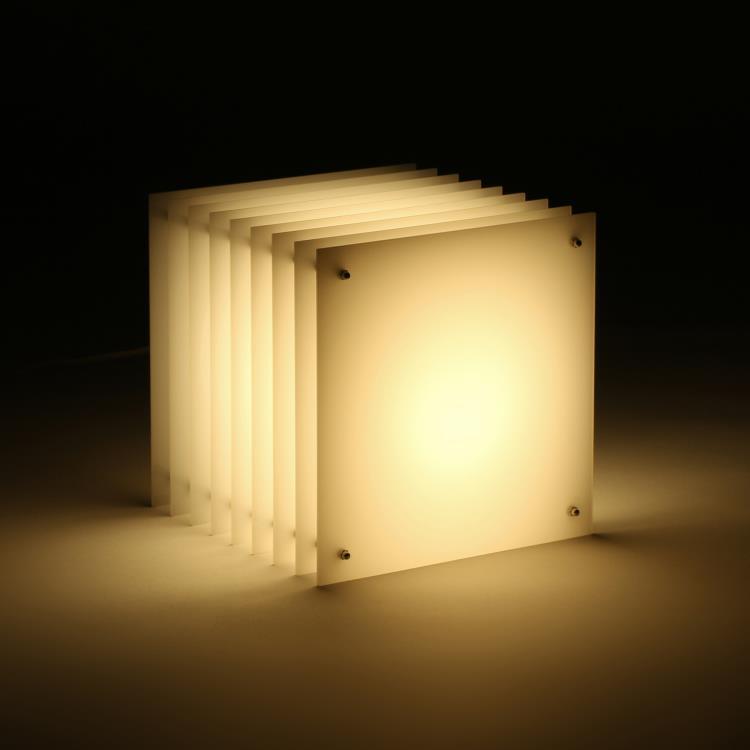 Lampe à poser LED Acrylique H24cm LOP BIG SQUARE Milky