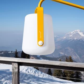 BALAD Lampe nomade LED d'extérieur avec pied déporté H190cm miel Fermob -  LightOnline